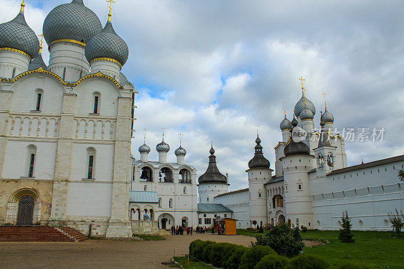 俄罗斯克里姆林宫罗斯托夫的圣母升天大教堂和复活教堂