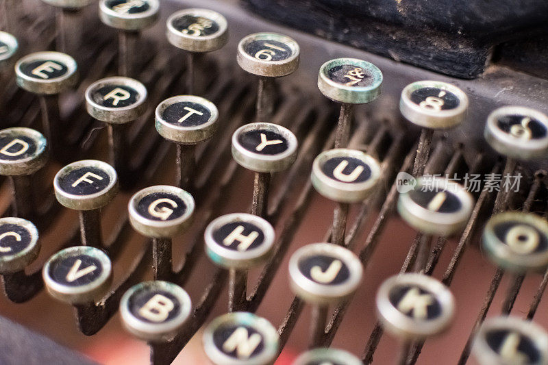特写的古董打字机键