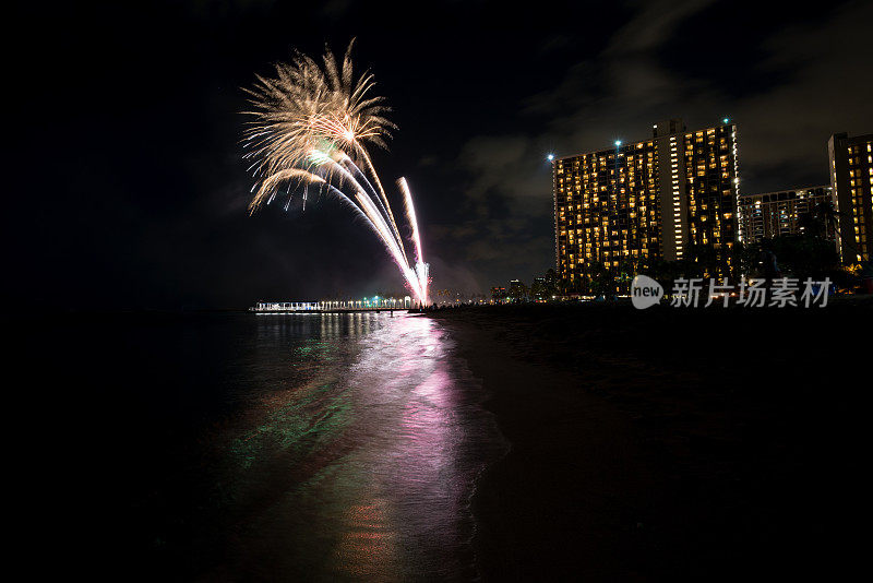 威基基海滩烟花