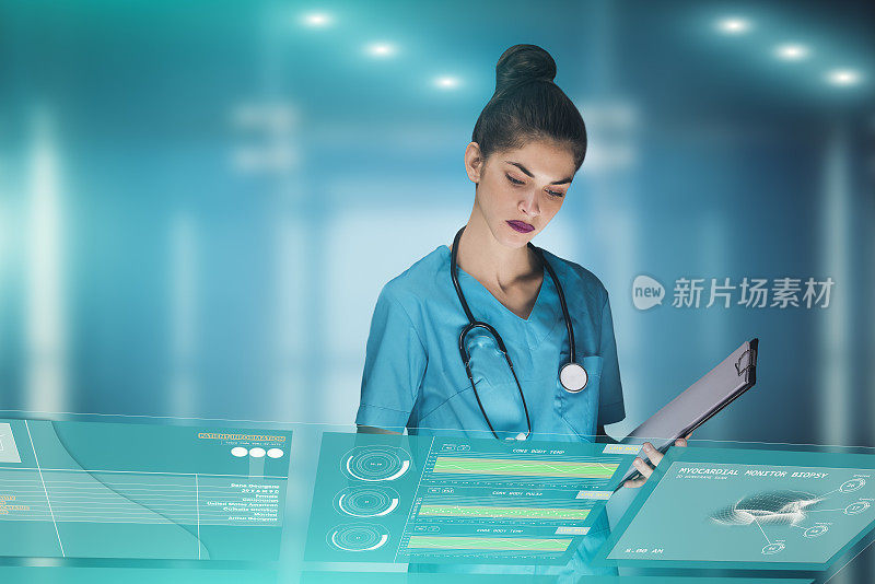 女医生或护士的未来概念，即利用全息医疗工作站面板来监控医院中病人的健康数据，广告图像具有复制空间