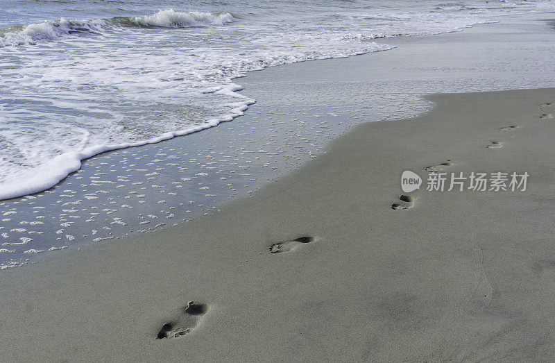 南卡罗来纳州希尔顿海德岛沙滩上的脚印