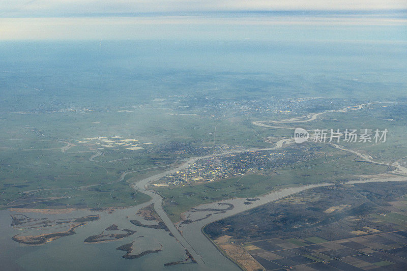 荷兰IJssel河三角洲坎彭的鸟瞰图