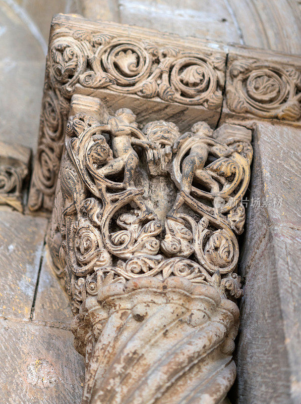 浅浮雕柱细节萨拉曼卡大教堂