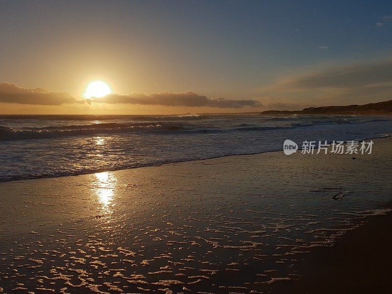 海上日出