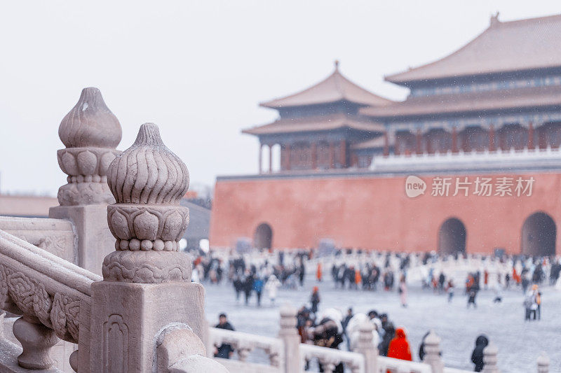 雪景建筑细节在北京紫禁城，中国