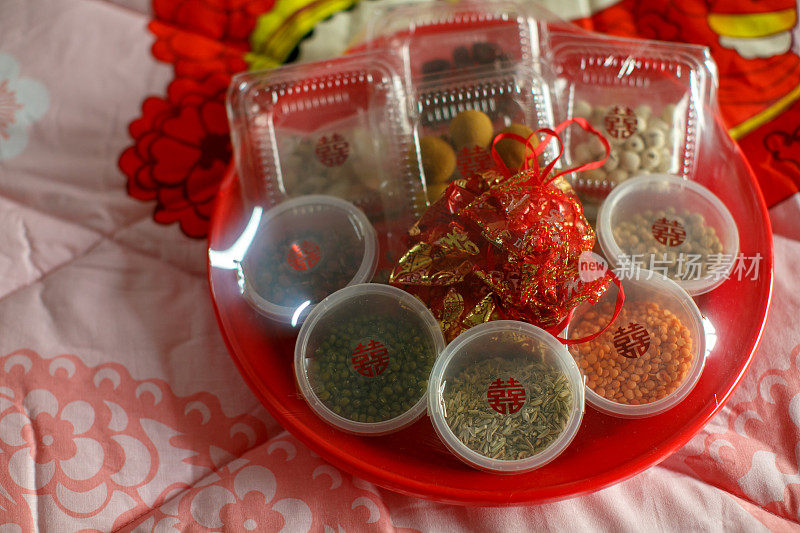 中国婚礼上用的一套彩色豌豆