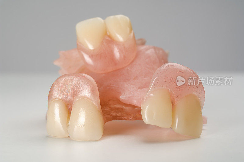 假牙的牙齿