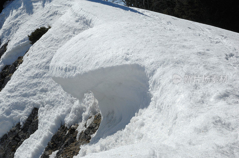 瑞士汝拉山脉冬季一雪堆