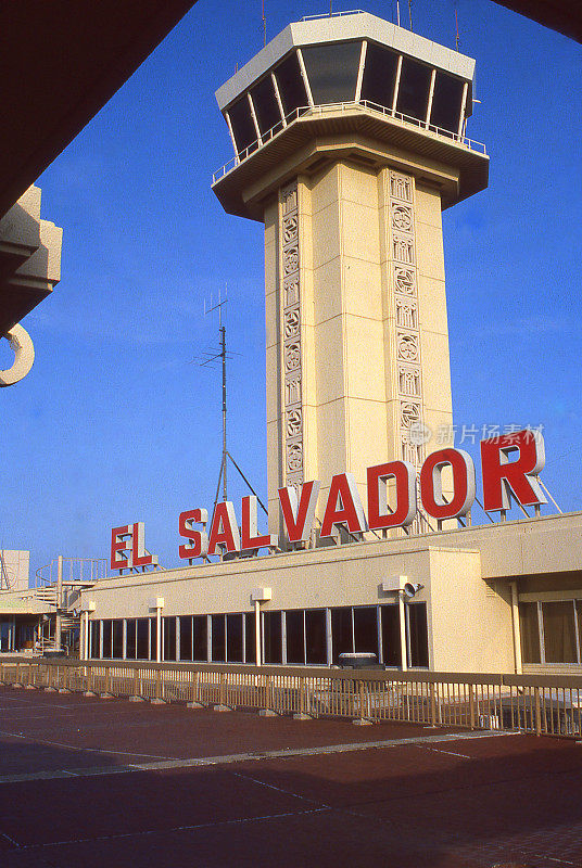 1980年代中美洲萨尔瓦多圣萨尔瓦多的旧机场塔