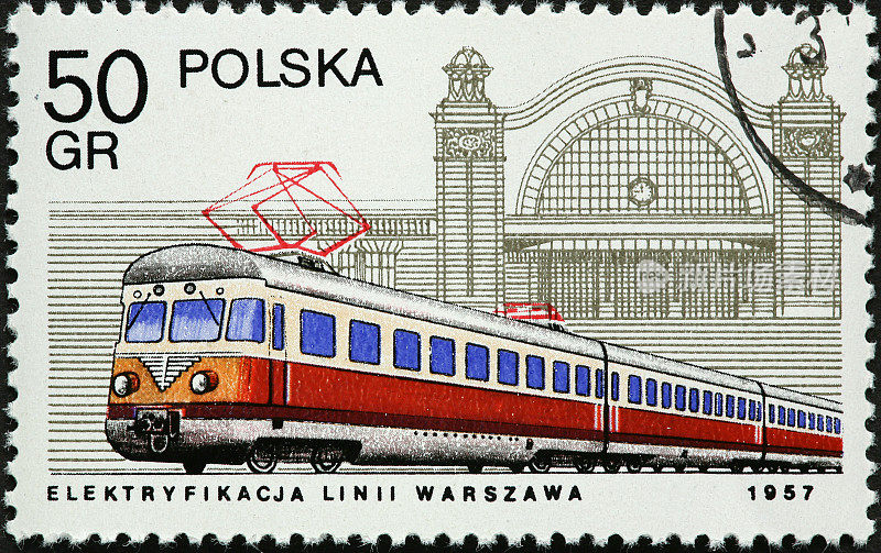 老式电动火车和华沙火车站