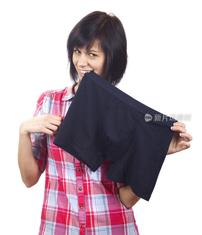 年轻女人穿着男人的内裤