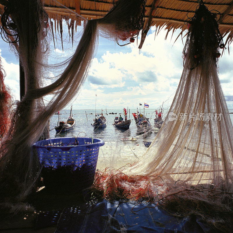 渔网在渔民的小屋。