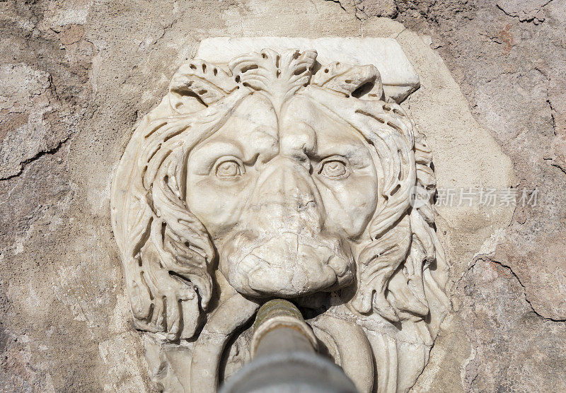 意大利罗马的老狮子头饮水机
