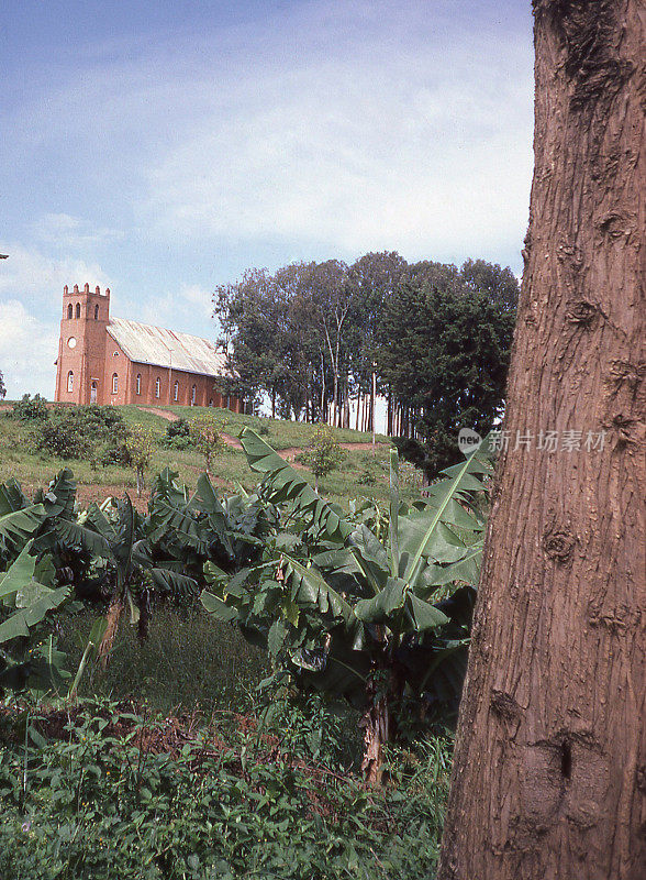 位于非洲卢旺达基伍湖上的穆戈纳罗附近的历史悠久的老教堂
