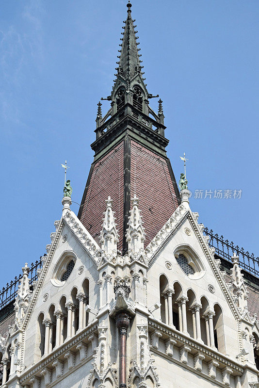 匈牙利布达佩斯议会大厦的塔楼