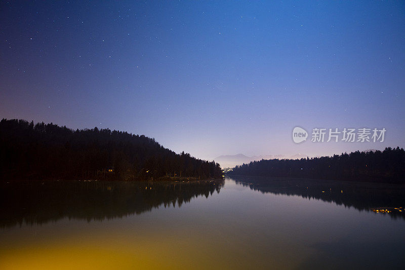 夜景的河对星场的风景