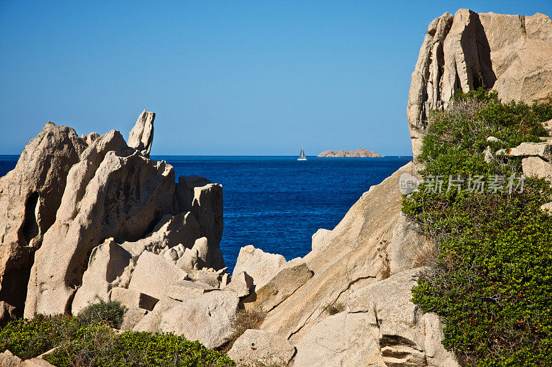 撒丁岛的岩石海岸