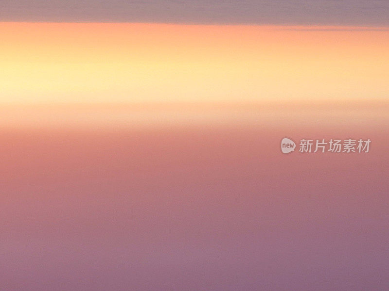 果子露彩色天空背景