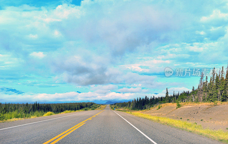 阿拉斯加-加拿大高速公路穿过育空