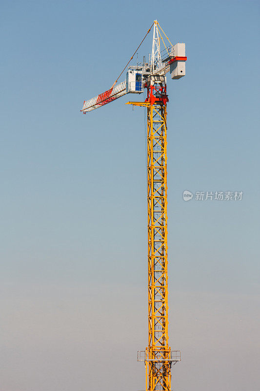 起重机在建筑工地，建筑和运输