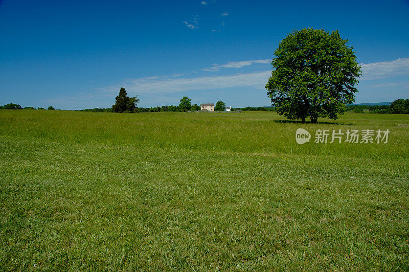 美国历史遗址的夏季景观