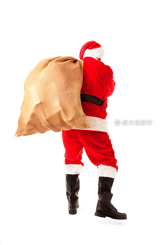 后景，圣诞老人扛着一袋圣诞礼物