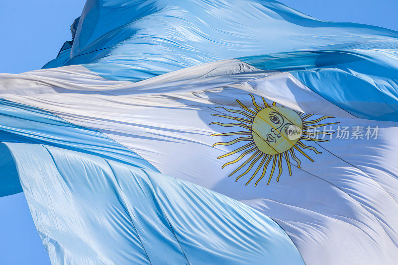 风中飘扬的阿根廷国旗