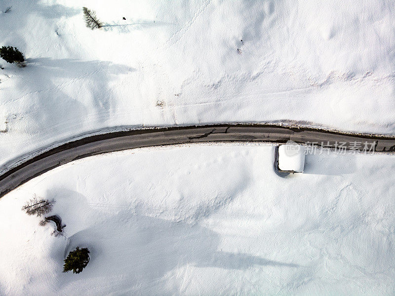 雪山中寂寞的路