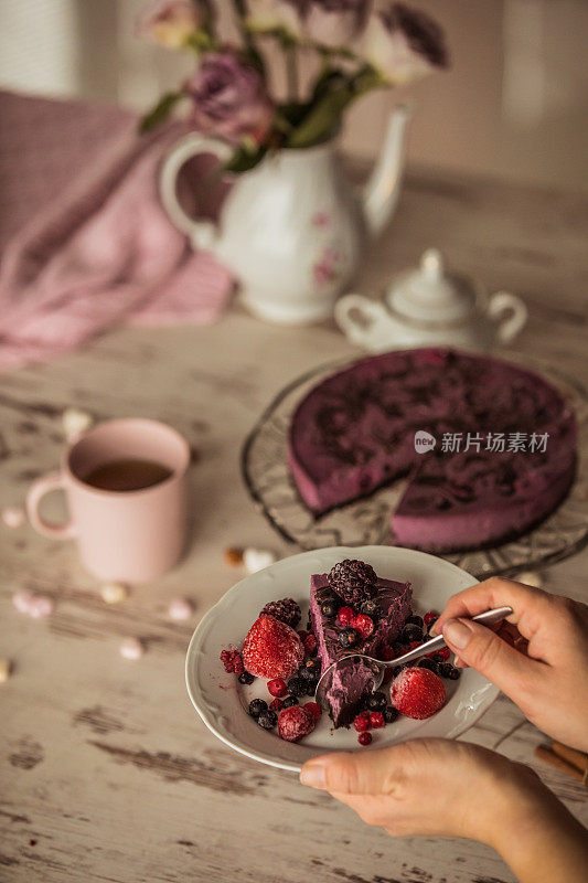 为有可持续饮食习惯的素食主义者准备的生蛋糕