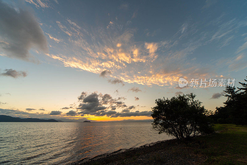 碧瓦湖的黎明，美丽的天空
