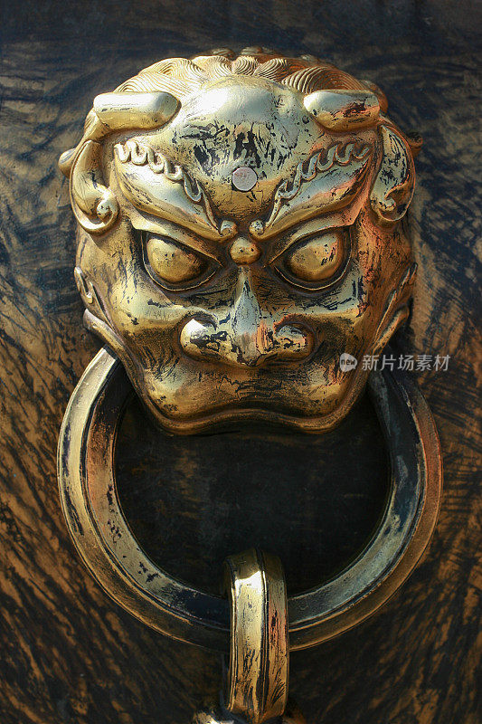 古色古香的门把手在胡同地区，靠近紫禁城，中国北京