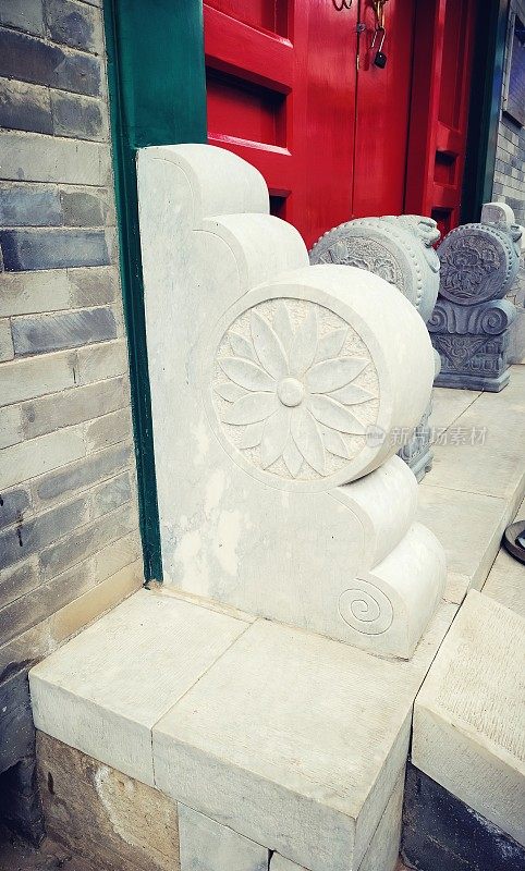 花岗岩上雕刻的中国传统图案