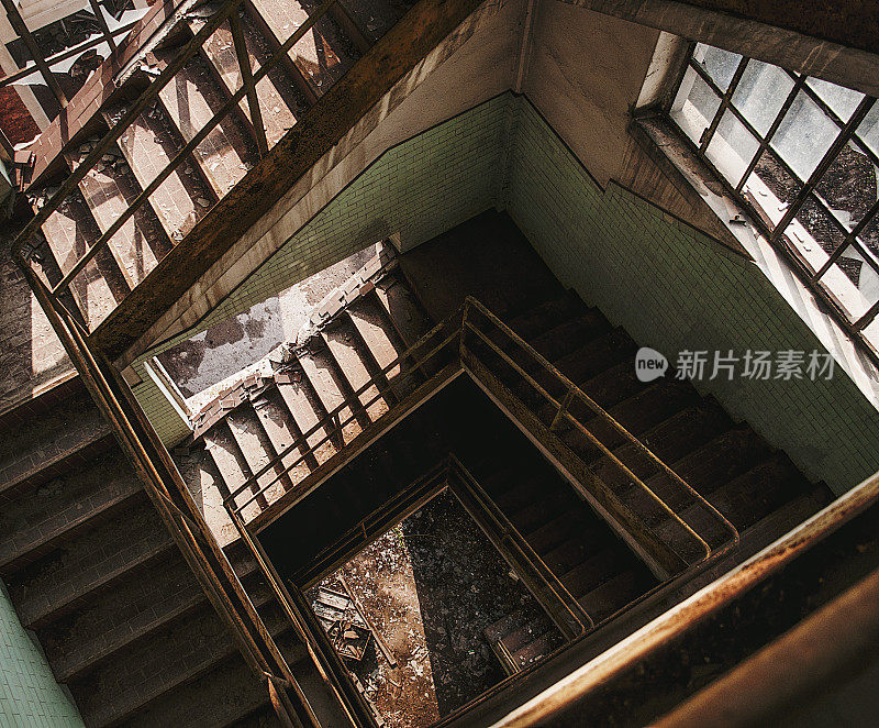 废弃的工厂楼梯