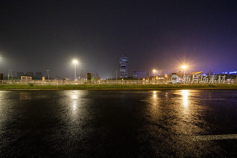 城市雨路