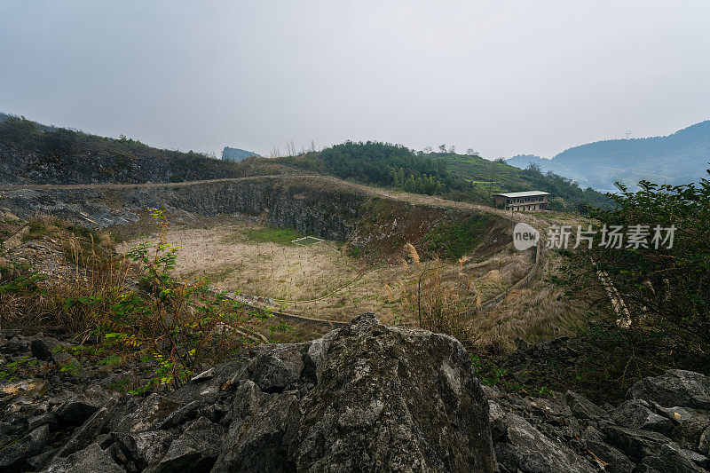 银田山废弃矿山