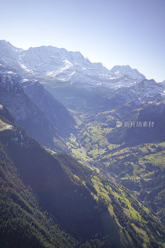 深秋的瑞士阿尔卑斯山风景