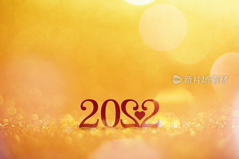 2022年，金色背景上的心形问候