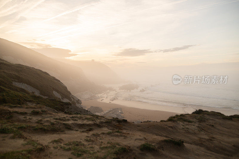 日落时的海滩景观