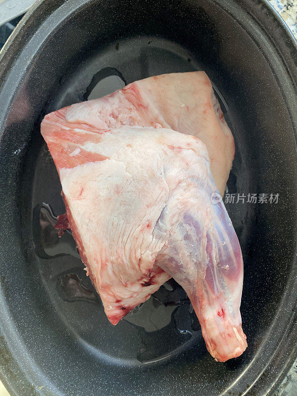 烤盘配生羊肩肉