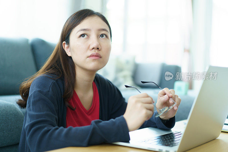 压力重重的女性肖像。