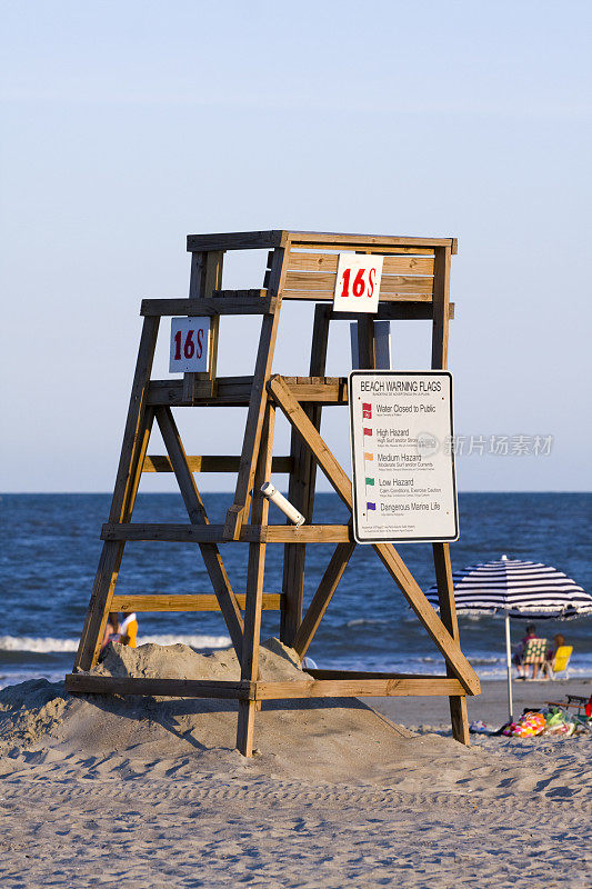 海滩上的救生椅