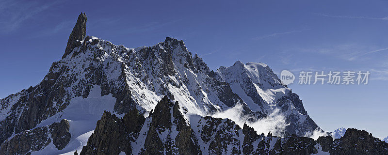 险峻的阿尔卑斯山峰、雪峰、云峰全景