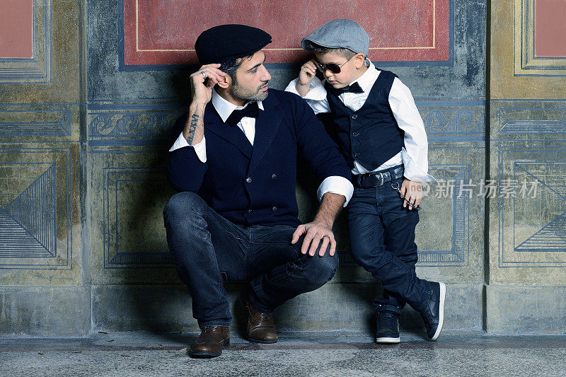 意大利父亲和他的小儿子时装