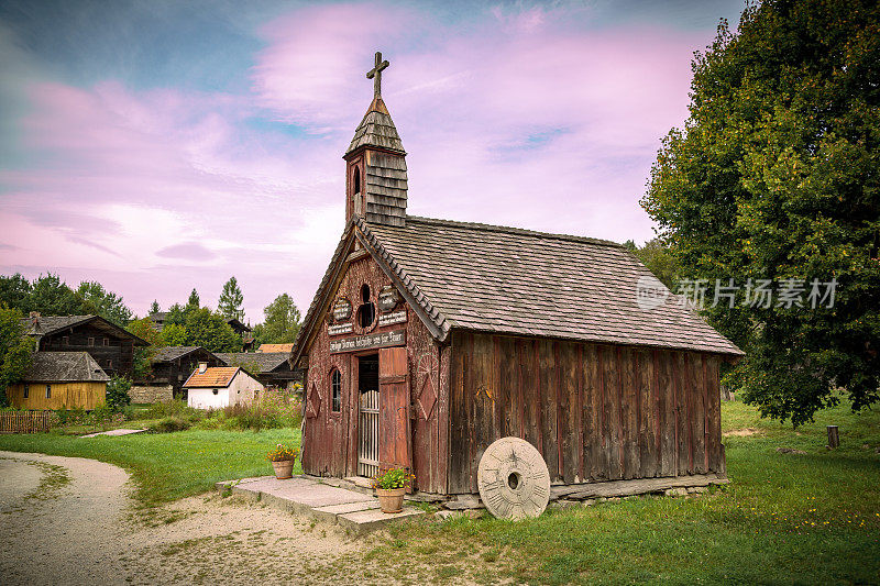 巴伐利亚州的一个古老的木制教堂