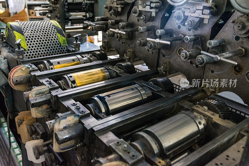 金凸版滚筒，古朴印刷方法，金属滚筒四色CMYK印刷特写机工业设备