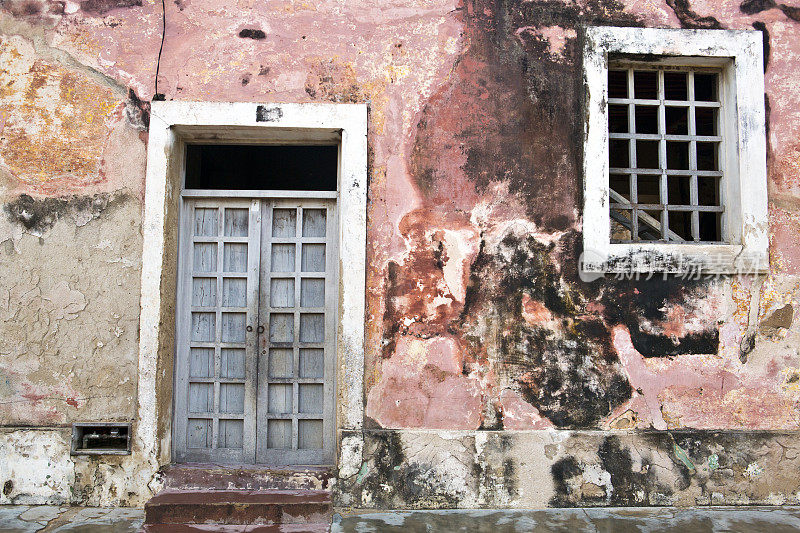 莫桑比克，建在Moçambique河上。