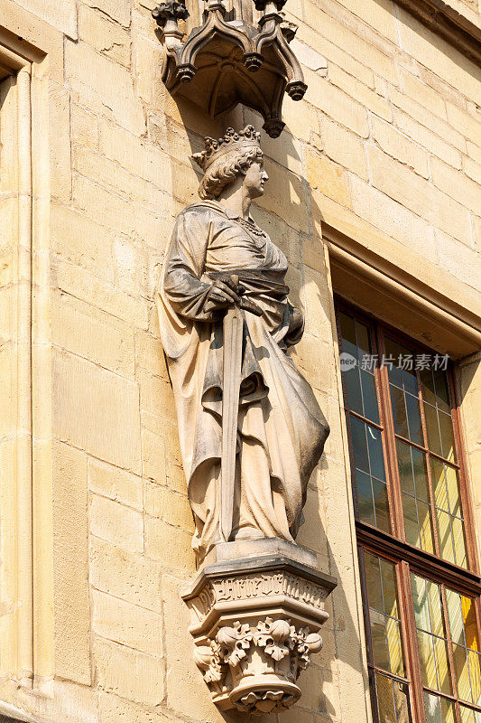 女王雕像在两大厅正面Osnabrück，德国