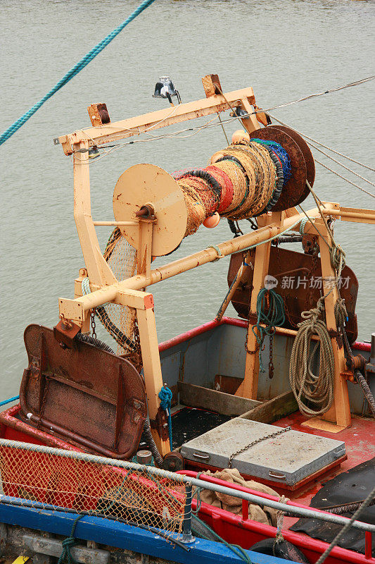 生锈的拖网渔船