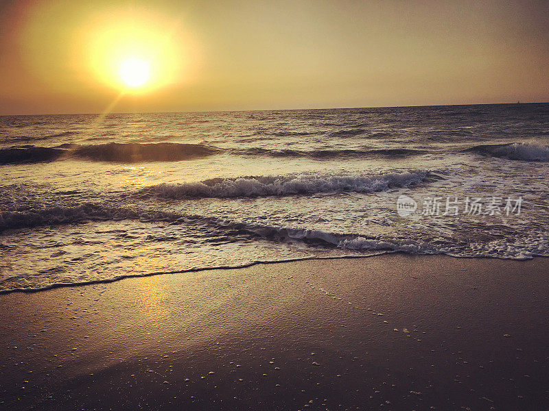 以色列荷兹利亚海滩的日落
