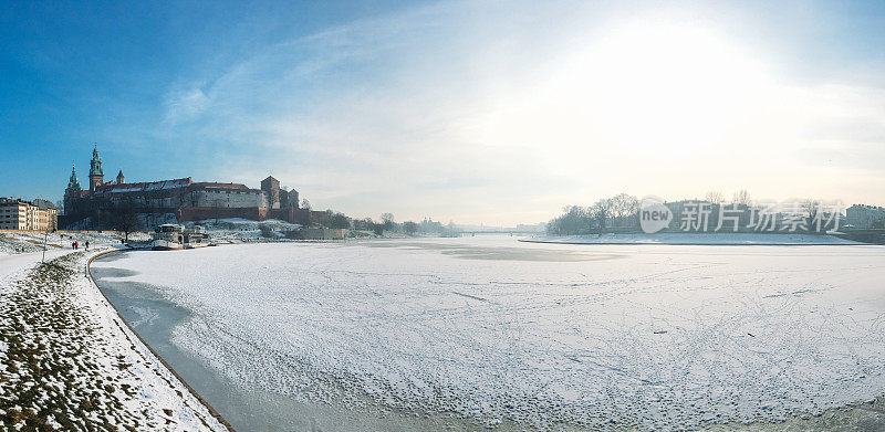 克拉科夫冰冻的维斯瓦河